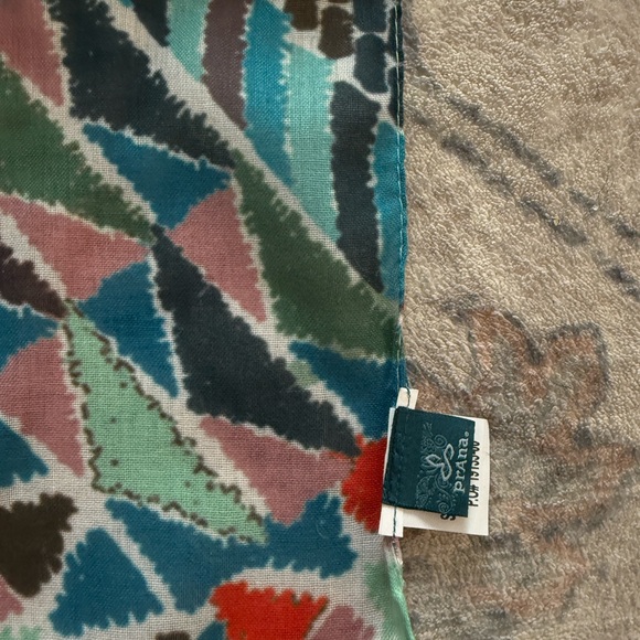 Geometric Patterned Scarf - Picture 2 of 5